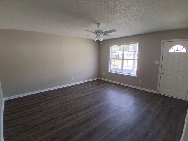 Foto del edificio - 2 bedroom/2 bath duplex!!