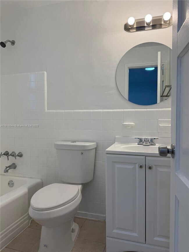 Foto del edificio - 505 NE 82nd St