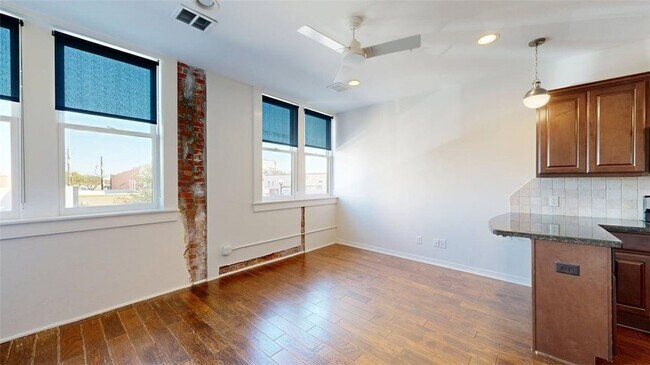 Foto del edificio - 206 N Main St