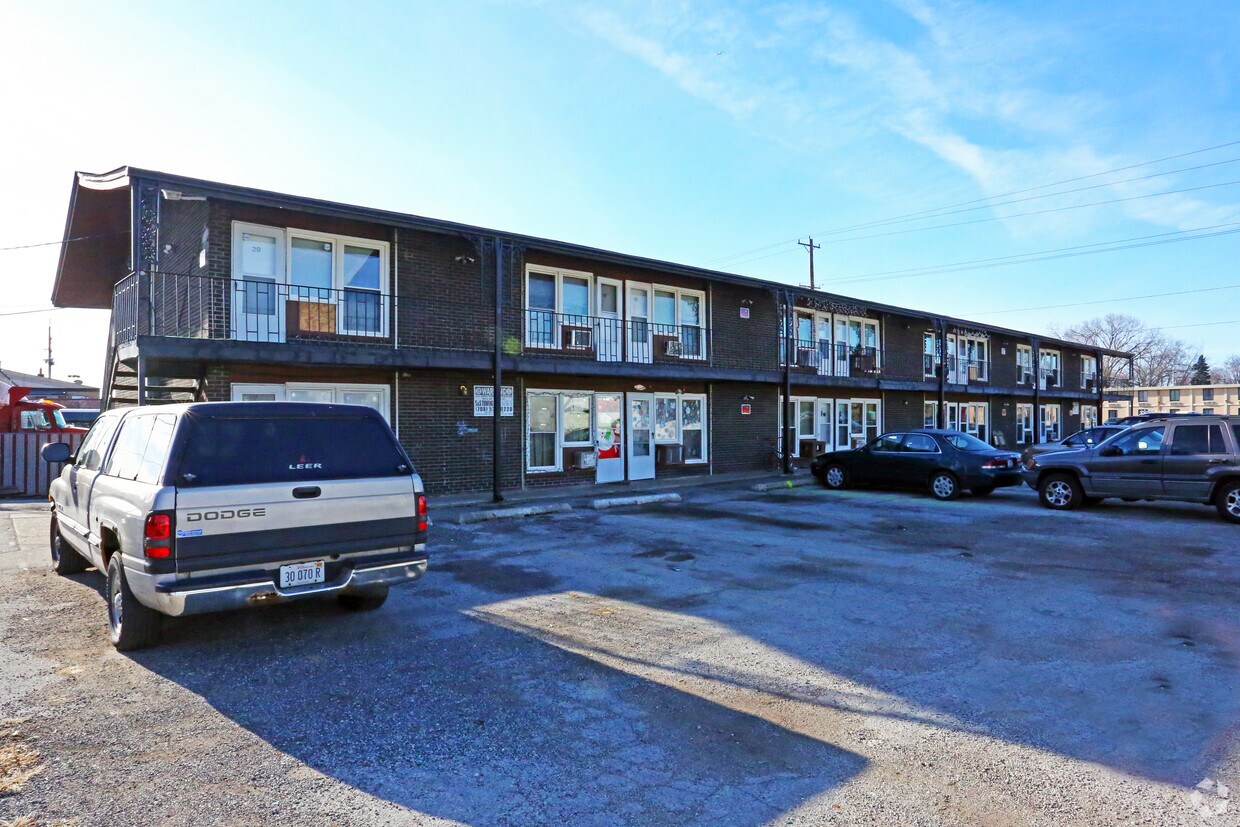 Primary Photo - 2027 N Mannheim Rd