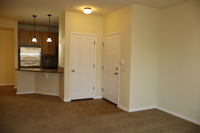 Building Photo - Heart of Fort Collins: Modern Condo + $200...