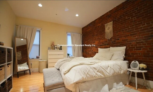 Foto del edificio - 1203 Beacon St