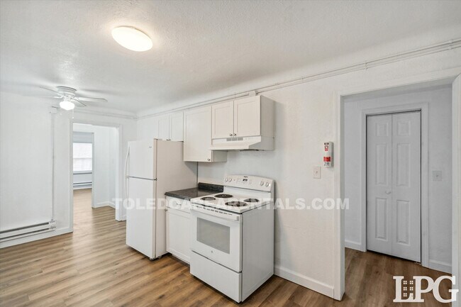 Foto del edificio - 2224 Torrey Hill Dr