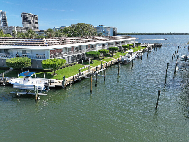 Foto del edificio - 68 Yacht Club Dr