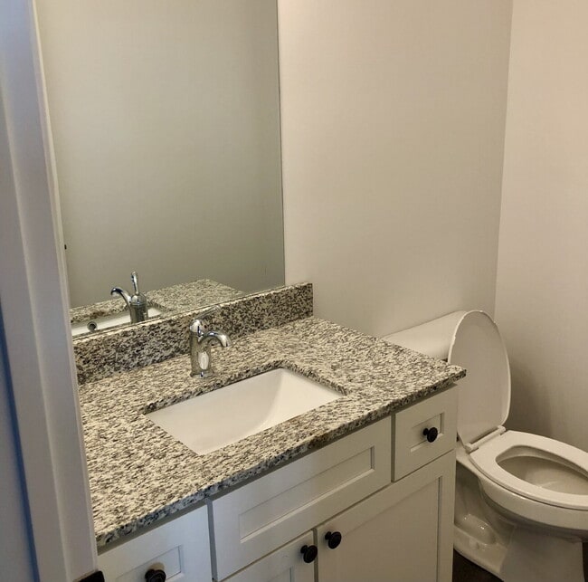 Building Photo - 3BD 2.5 BA TOWNHOME FOR RENT - WITHIN WALKING DISTANCE OF TTU