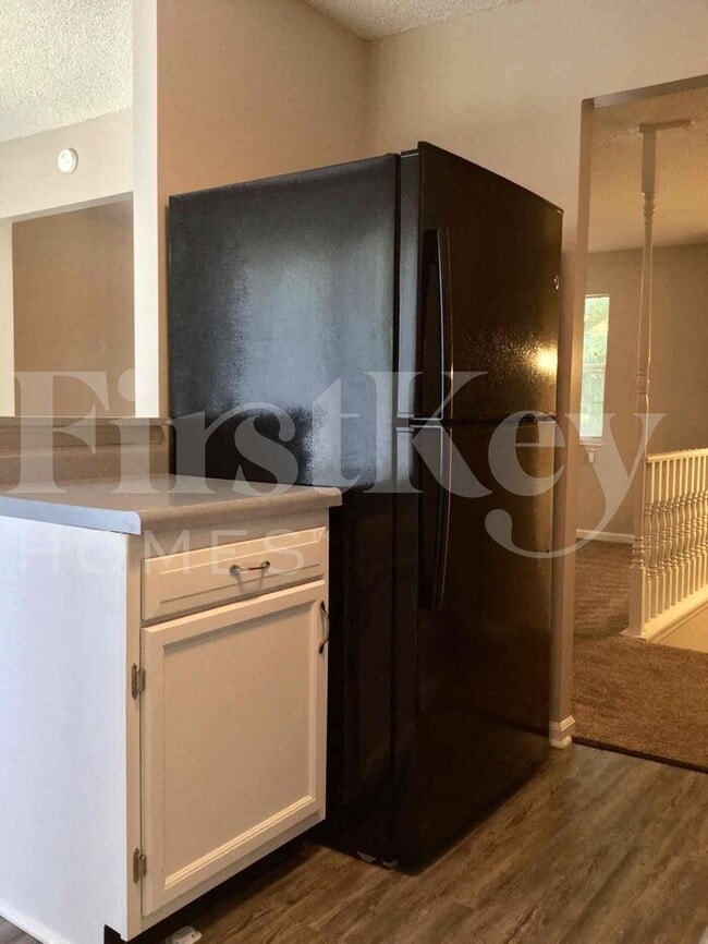 Building Photo - 3920 Pinetop Dr