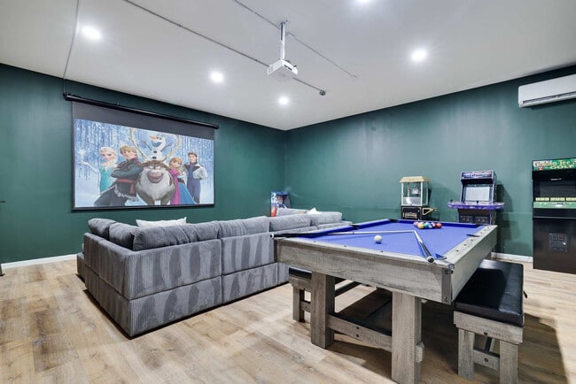 Building Photo - 320 Midland Ct