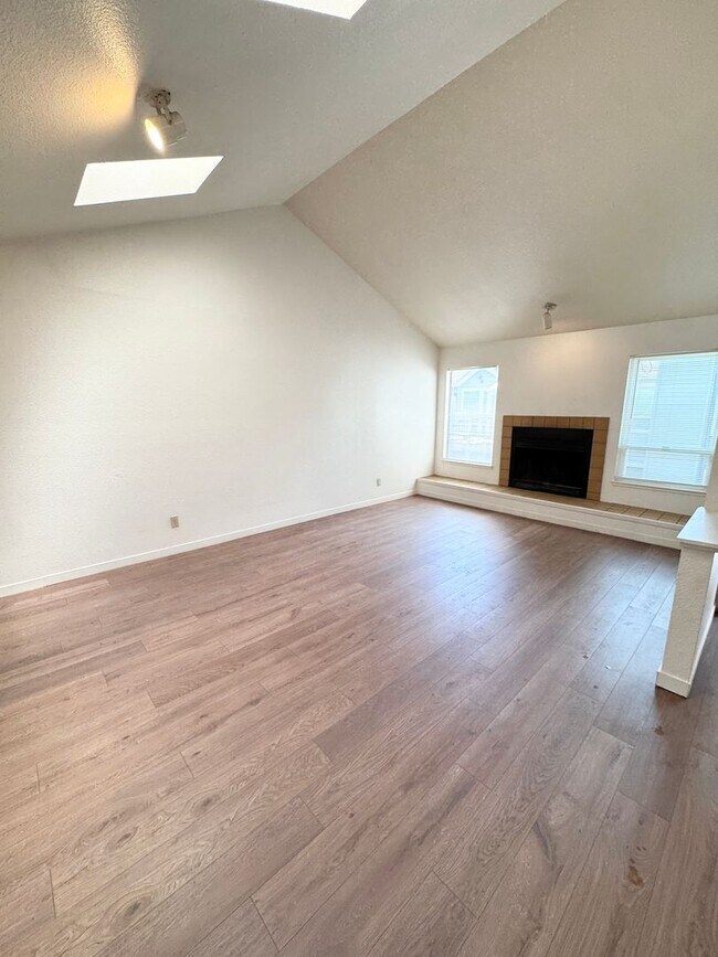 Foto del edificio - Bright Vaulted-Ceiling Condo in Gated Community • Pool • W/D Included • Move-In Ready