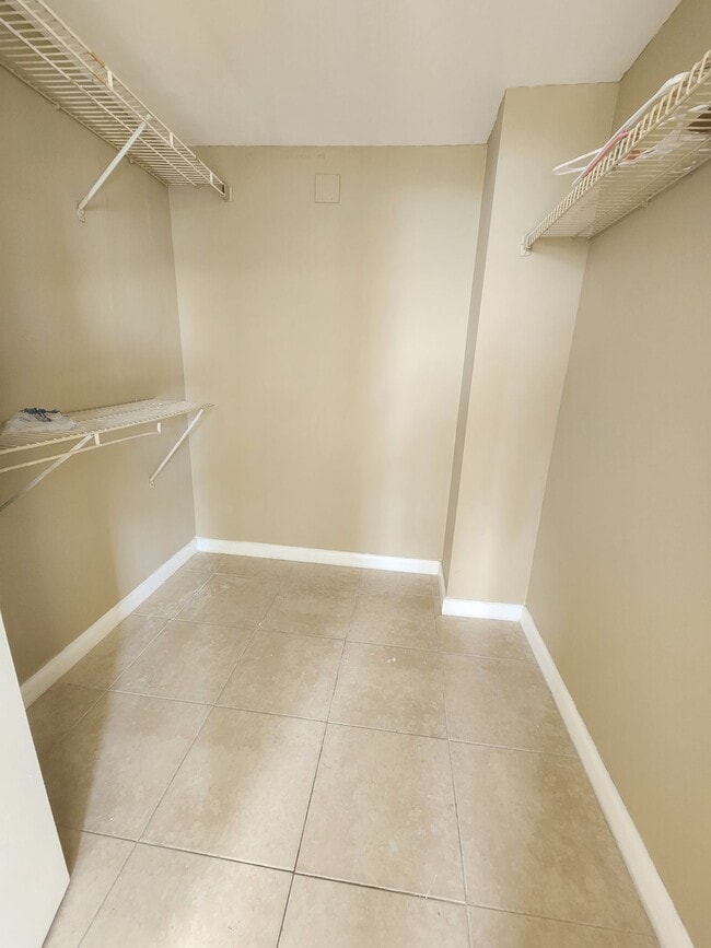 Foto del edificio - Large  1BR/1.5BA. No minimum Credit Score required!