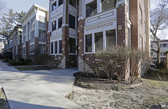 Building Photo - Wyandotte Apartments