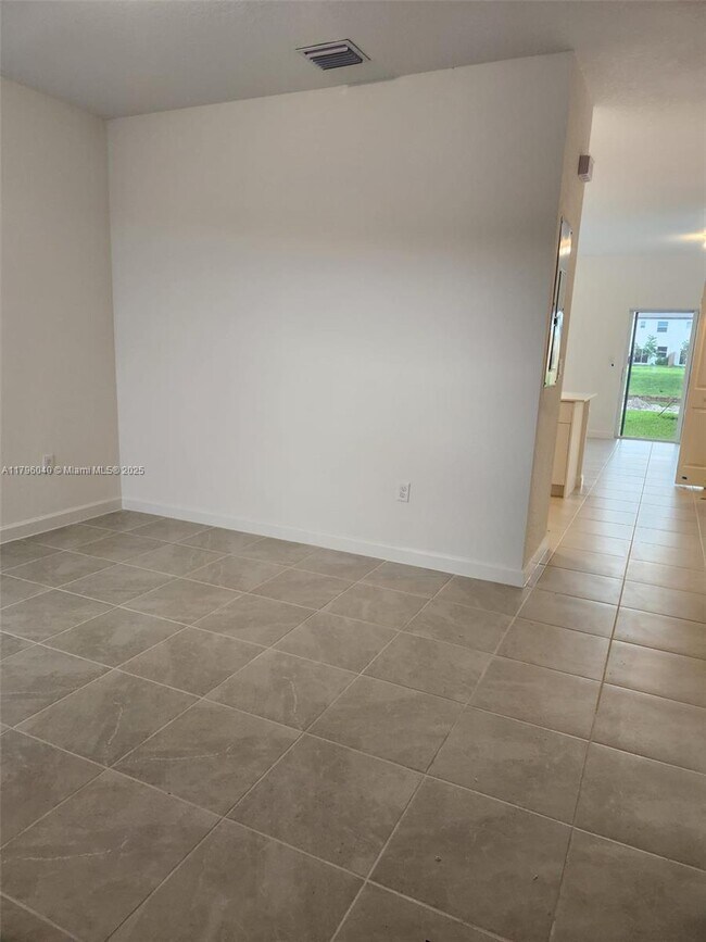 Foto del edificio - 2361 NW 122nd Ter