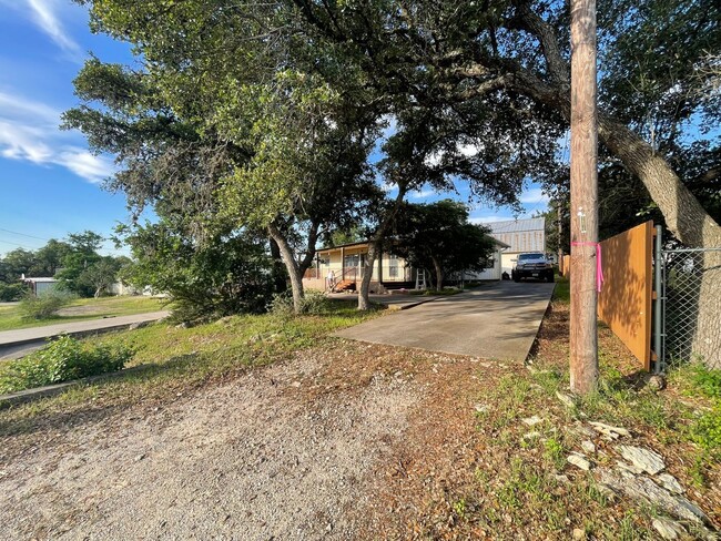 Building Photo - NEW ON MARKET