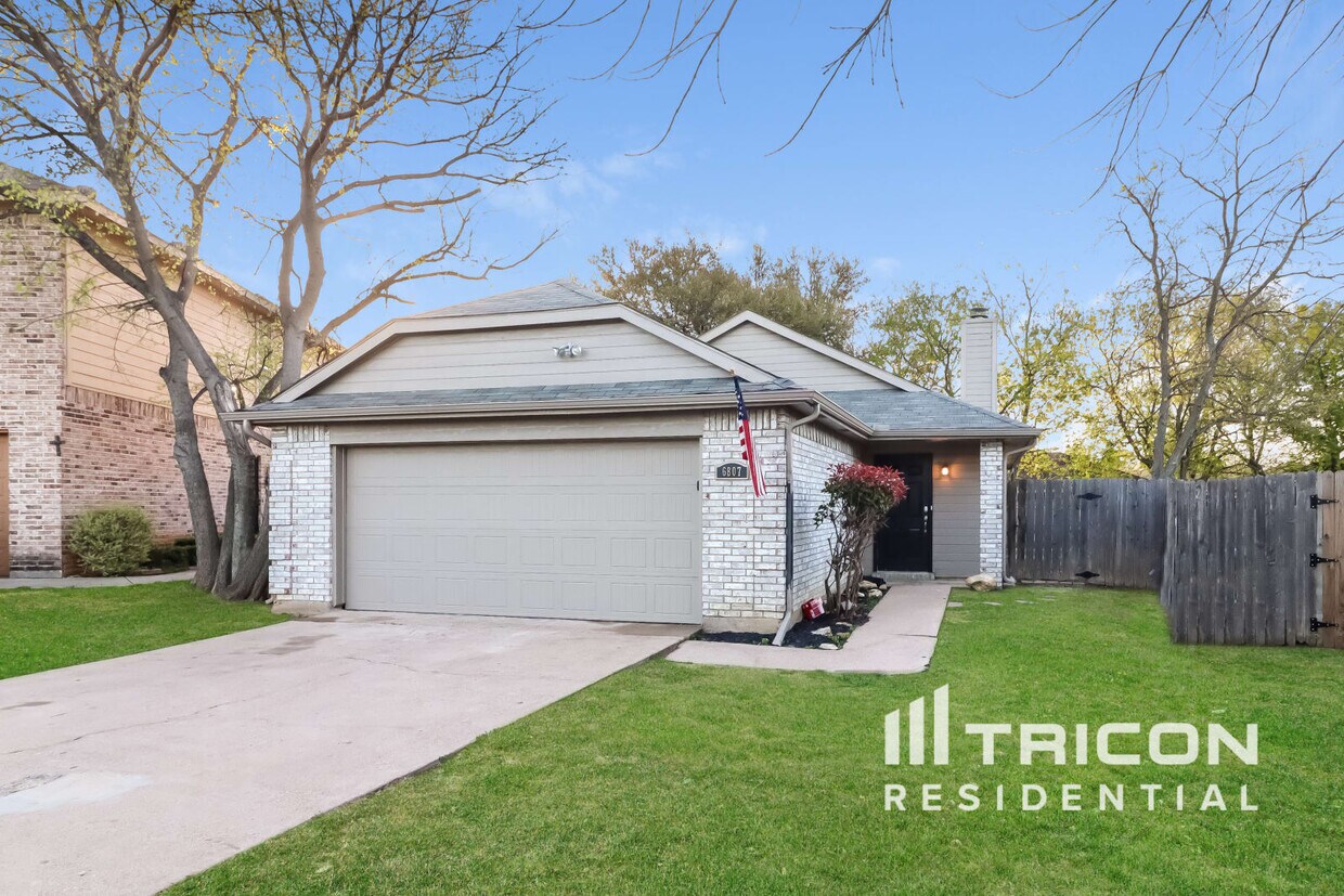 Foto principal - 6807 Normandy Court Fort Worth TX