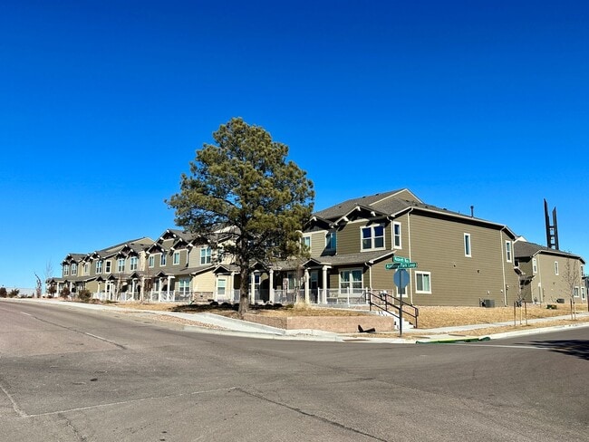 Foto del edificio - LIKE NEW CHAPEL HEIGHTS TOWNHOME w/ PIKES PEAK VIEWS - Security Deposit Waiver Available