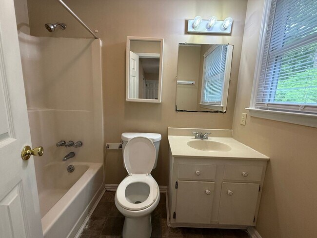 Foto del edificio - Nice 2 bedroom, 2 bath duplex.