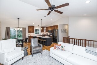 Building Photo - 3367 Ridgeline Dr SE