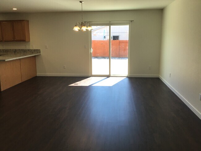Building Photo - 18258 Oakbrook Ln