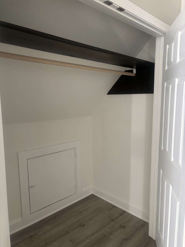 Foto del edificio - UNIQUE !  3-Bed Home with Scenic Views in ...