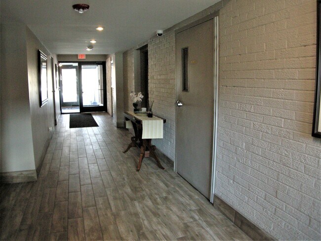 Building Photo - 2234 S Goebbert Rd