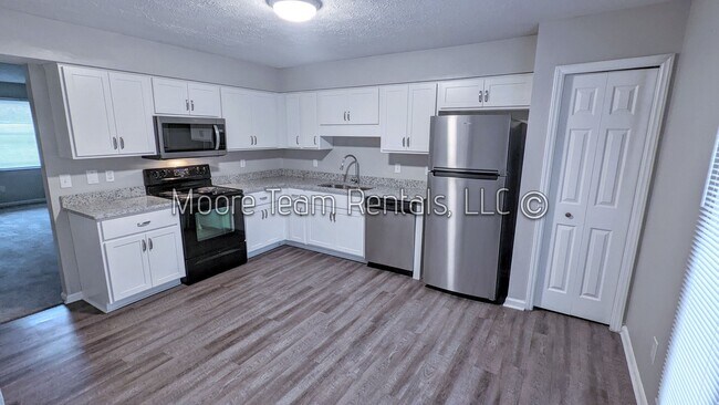 Building Photo - Just remodeled - 2 Bed/1.5Ba