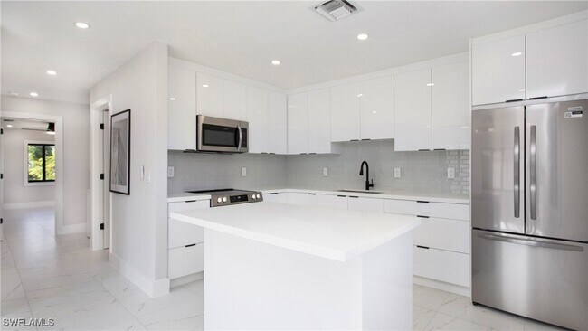 Foto del edificio - 9002 Somerset Ln