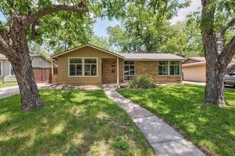 Building Photo - 1506 Westmoor Dr