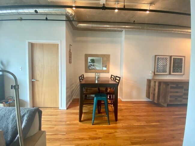 Foto del edificio - 700 W Van Buren St