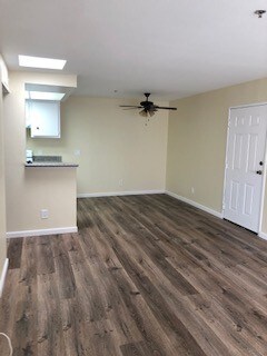 Building Photo - 9429 Van Nuys Blvd