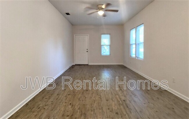 Foto del edificio - 7531 Wakefield Ave