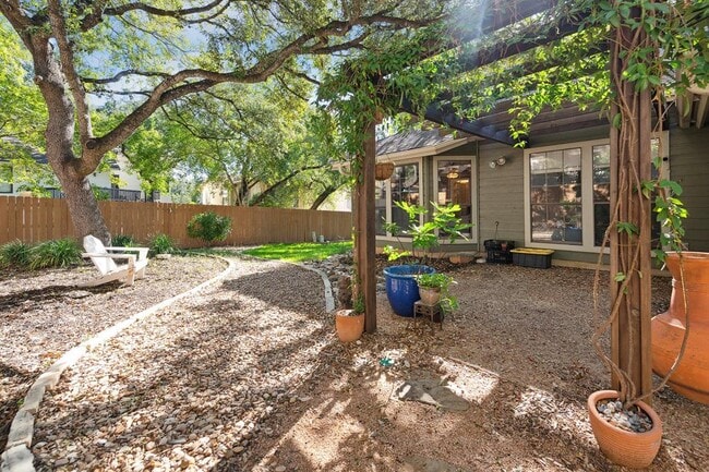 Building Photo - 5704 Sam Houston Cir