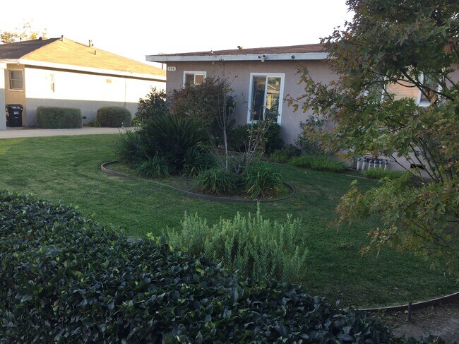 Vista del paisaje en la parte delantera de la propiedad. - 840 W 168th St