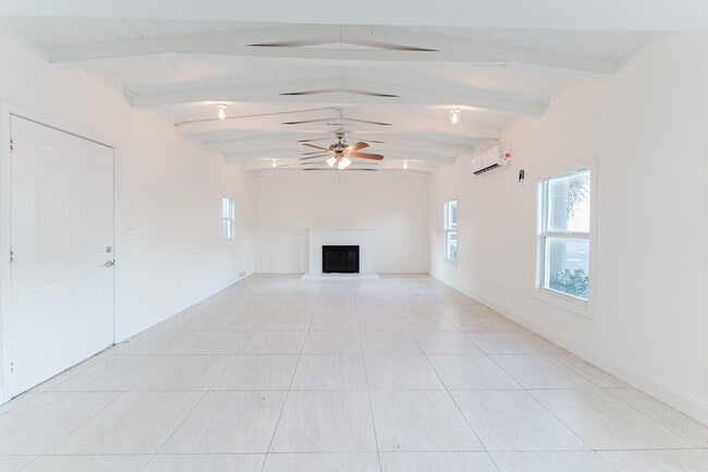 Building Photo - 364 E Palmetto Park Rd