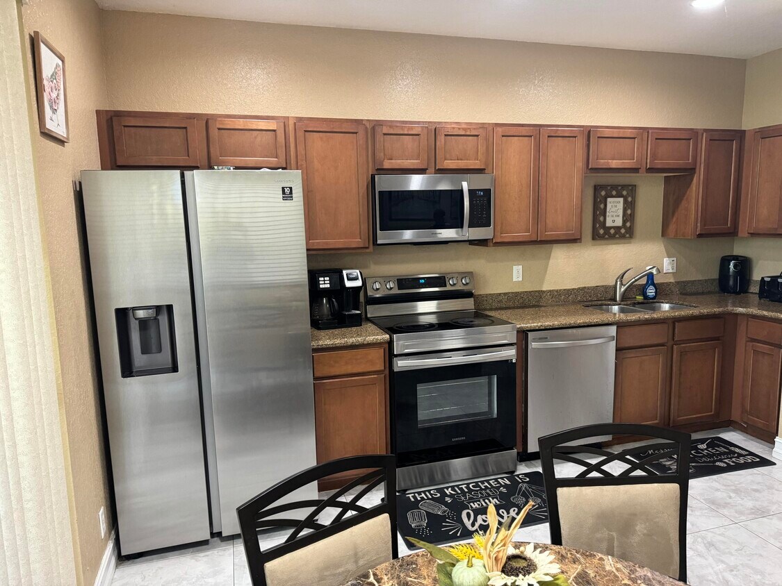 2005 Oakhurst Way, Riviera Beach, FL 33404 Townhome Rentals in Riviera Beach FL