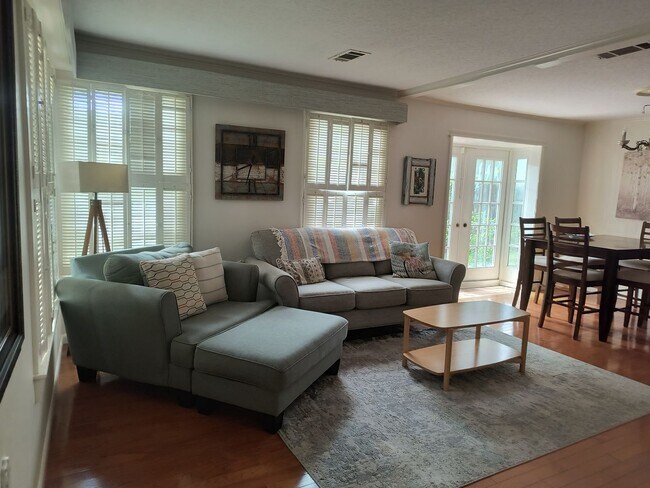 Foto del edificio - 4 bedroom Home 3 blocks from Gulf of America