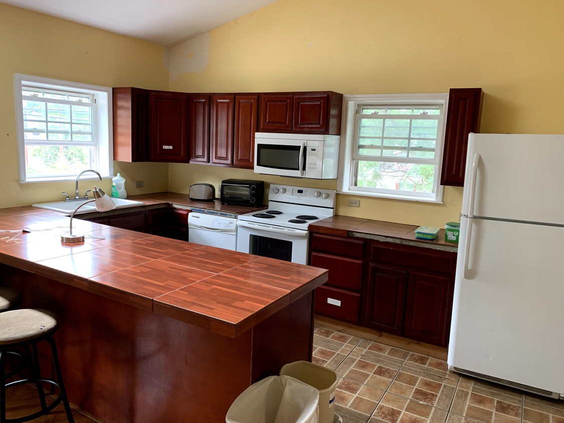 Kitchen, Living room - 31 Seminary Ave