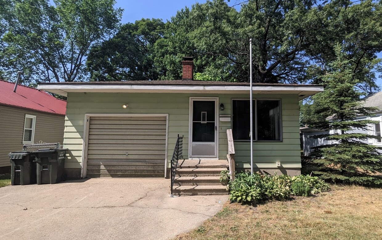 Primary Photo - 1264 Flower Ave