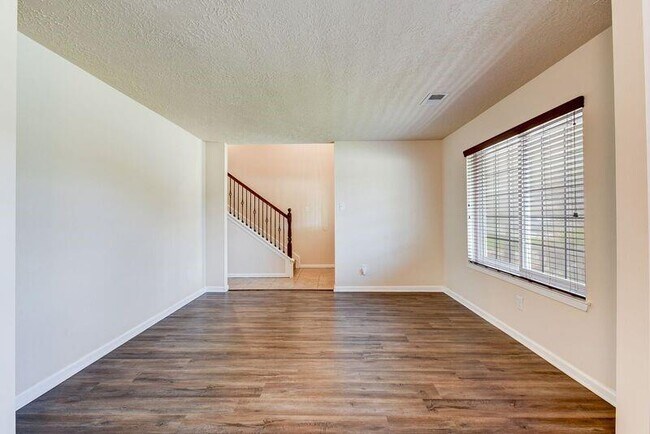 Foto del edificio - 2107 Collingsfield Dr