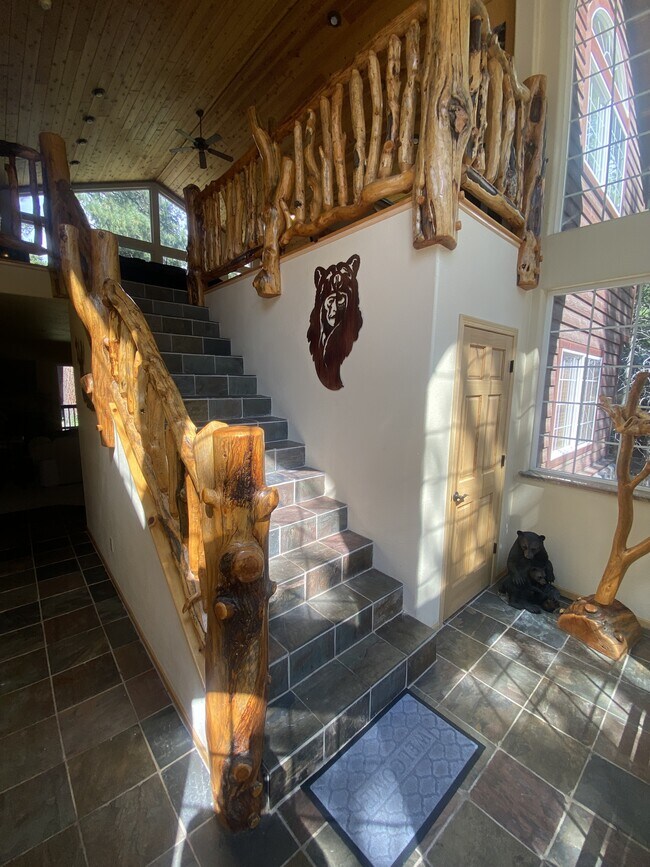Foto del edificio - 2346 Highlands Dr