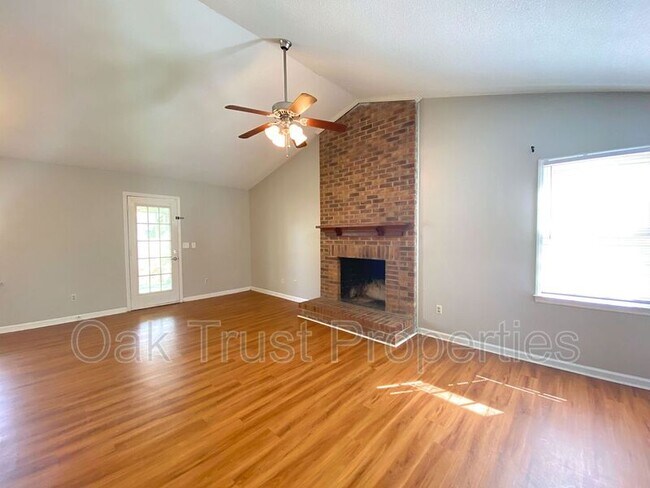 Foto del edificio - 321 Hamlet Rd