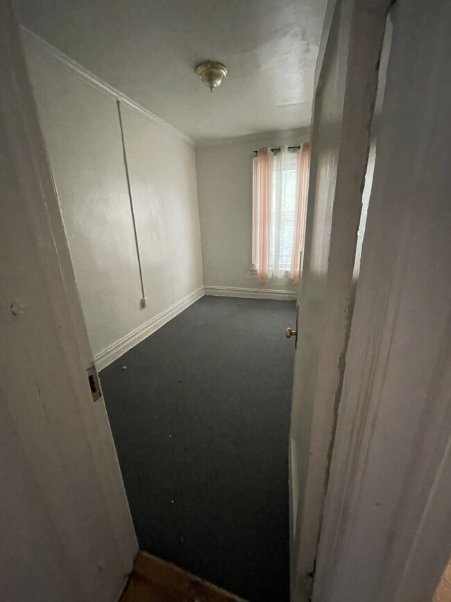 Bedroom - 17 Ludlam Pl