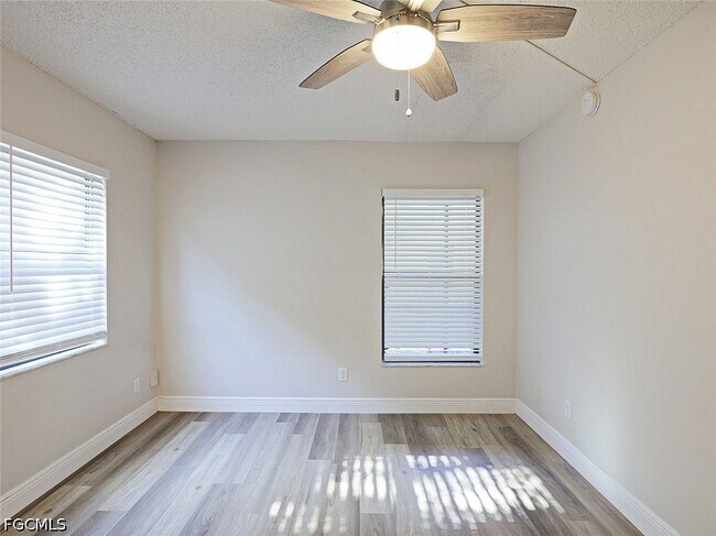 Foto del edificio - 5305 Summerlin Rd