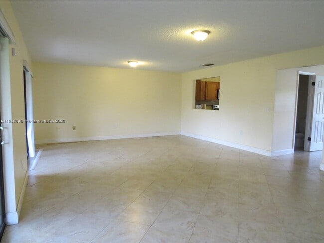 Foto del edificio - 216 Lakeside Cir