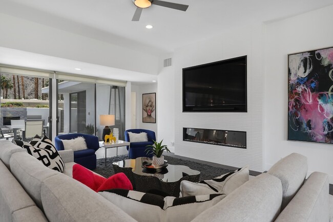 Foto del edificio - 76770 Lark Dr