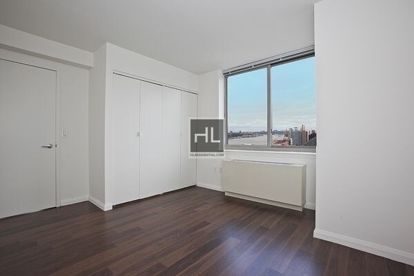 Foto del edificio - 561 10th Ave