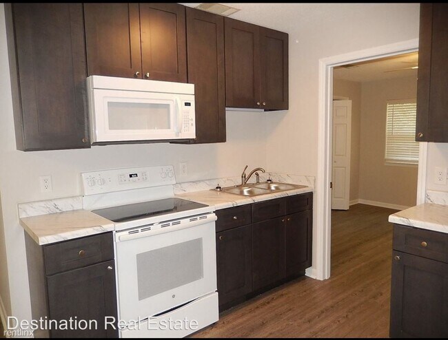 Foto del edificio - 1 br, 1 bath Triplex - 3212 Jim Lee Road B1