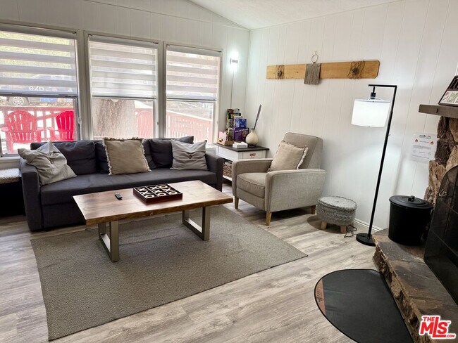 Foto del edificio - 42814 Willow Ave