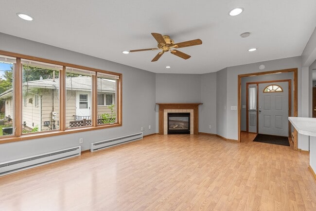 Building Photo - 2604/2606 37th Ave NE