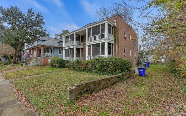 Photo - 819 W 51st St House