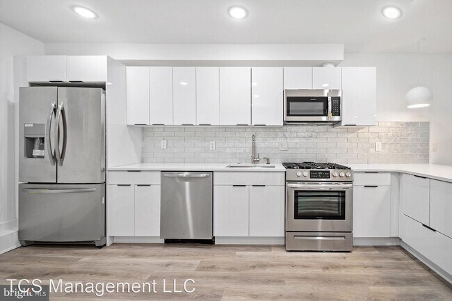 Building Photo - 3 br, 2.5 bath House - 2224 Amber St #1