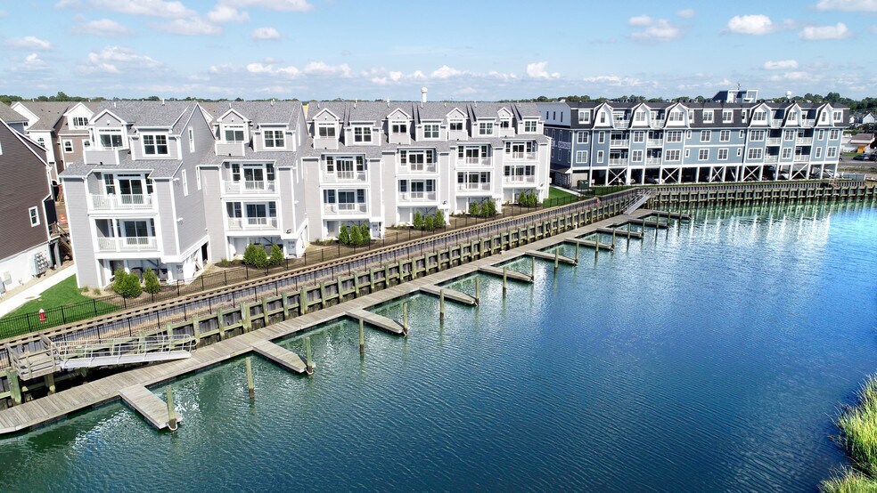 Primary Photo - 522 Marina Pointe Dr